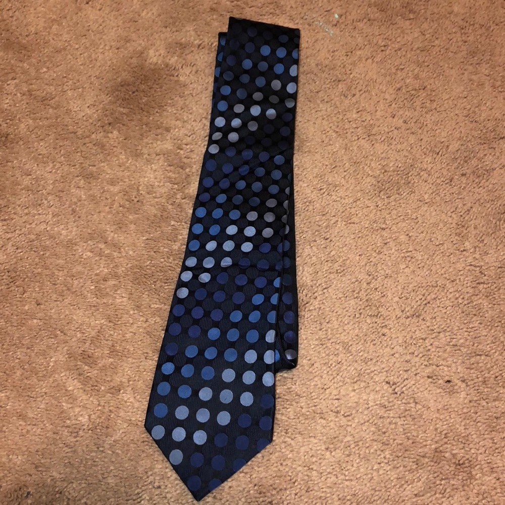 Croft and Barrow Blue polka dot tie